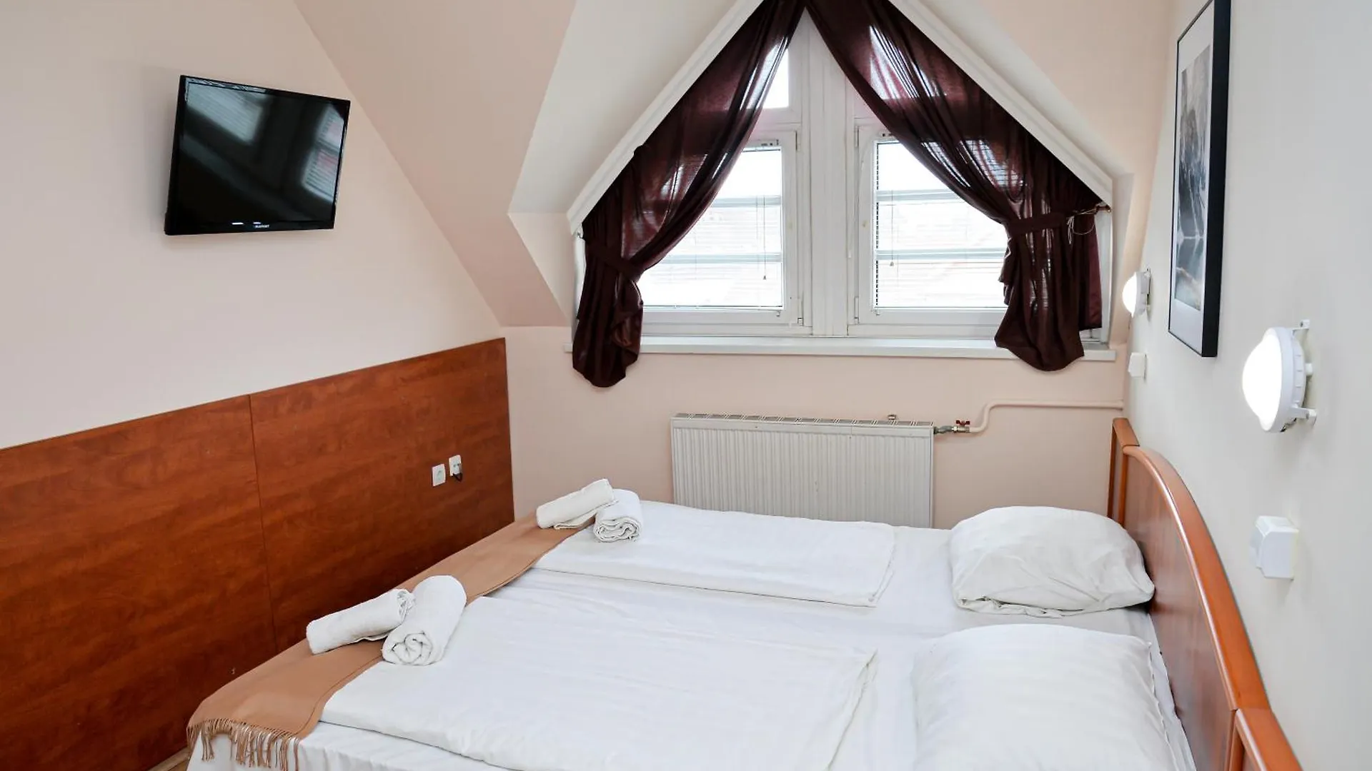 Major Panzio Es Etterem Bed & Breakfast Hajduszoboszlo 2*,  Hungary