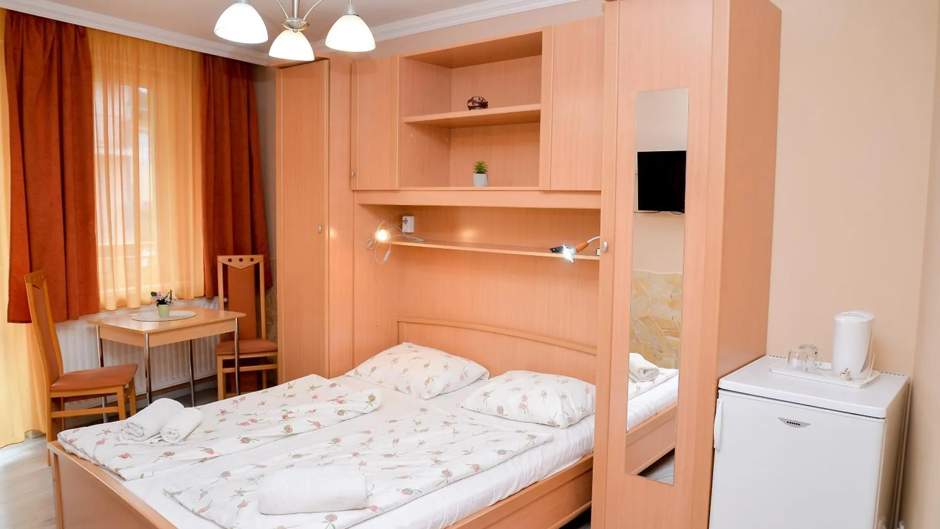 Major Panzio Es Etterem Bed & Breakfast Hajduszoboszlo 2*,  Hungary